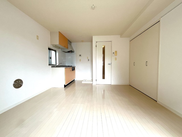 その他部屋・スペース　【洋室８．５帖】　エアコン・室内物干付のお部屋です★