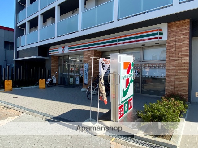 コンビニ　セブンイレブン（コンビニ）まで438m