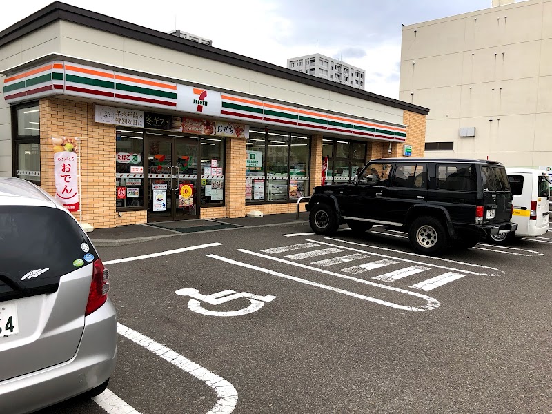 コンビニ　セブンイレブン札幌南4条店（コンビニ）まで513m