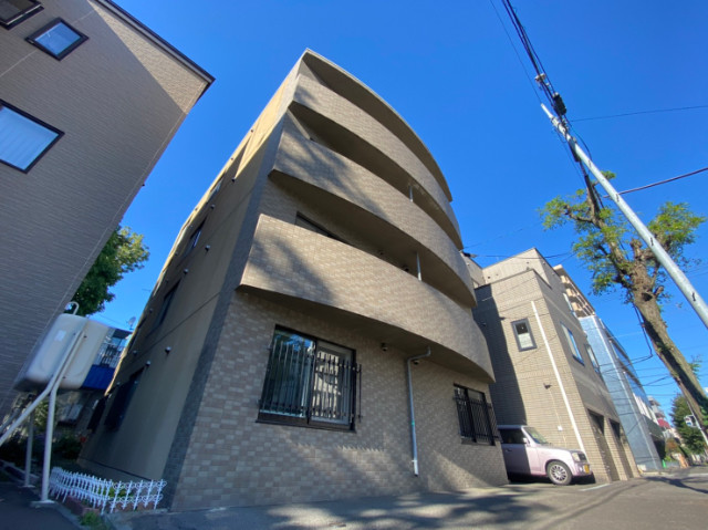 建物外観　札幌市中央区北７条西「ヴィレッジ円山」