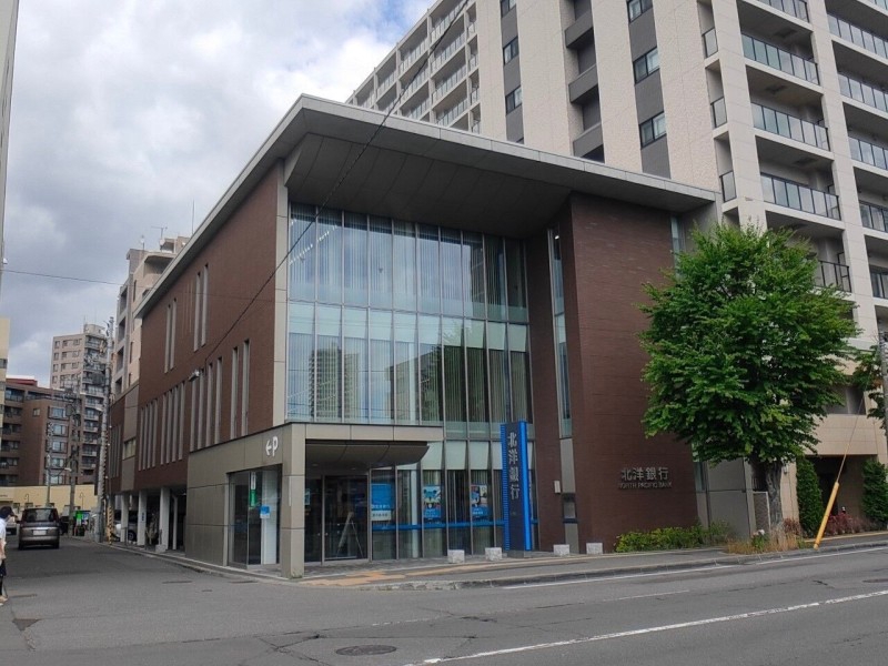 銀行　北洋銀行宮の森支店（銀行）まで718m