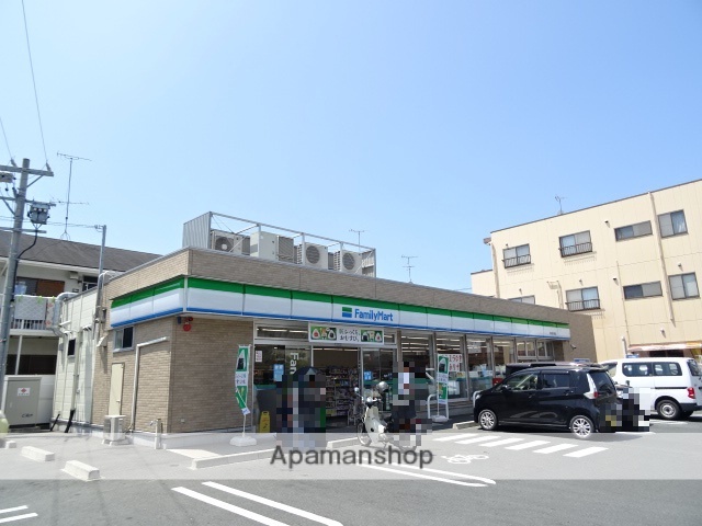 コンビニ　ファミリーマート（コンビニ）まで581m