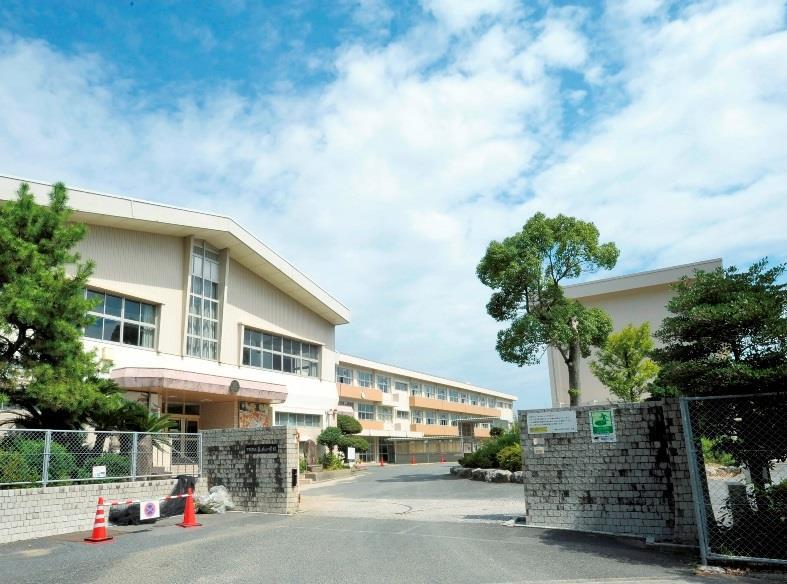 小学校　下関市立長府小学校（小学校）まで934m