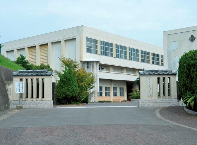 中学校　下関市立長成中学校（中学校）まで737m