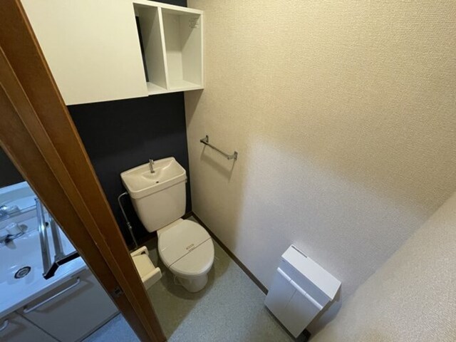 トイレ　トイレ　温水洗浄暖房便座に変更あり