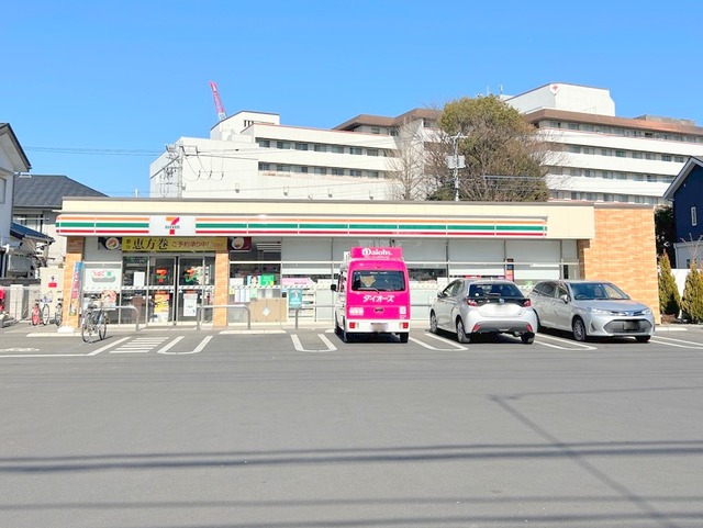 コンビニ　セブンイレブン三鷹富士見通り店（コンビニ）まで369m