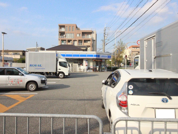 コンビニ　ローソン（コンビニ）まで450m