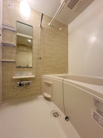 バス・シャワールーム　別タイプのお部屋の写真です