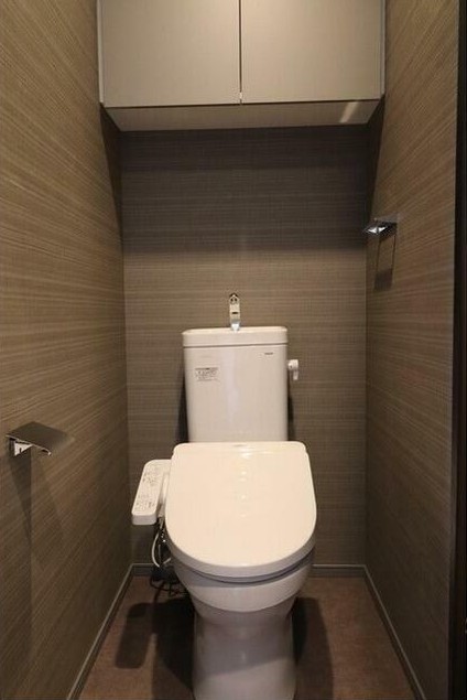トイレ　温水洗浄便座。