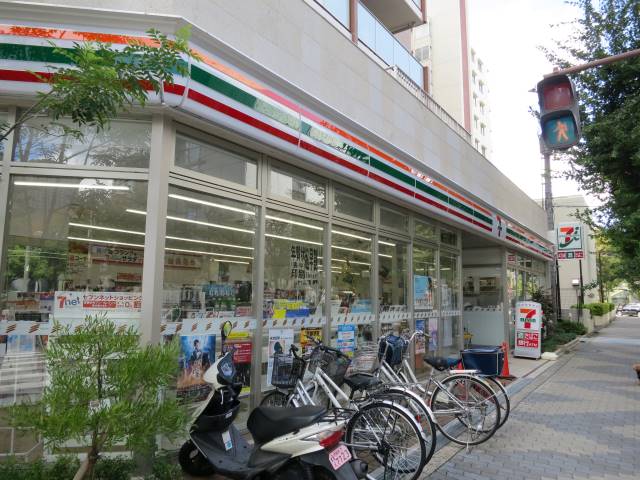 コンビニ　セブンイレブン梅田スカイビル前店（コンビニ）まで225m