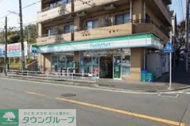 コンビニ　ファミリーマート花月園駅前店（コンビニ）まで800m