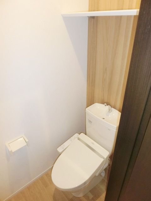 トイレ　温水洗浄便座付きです