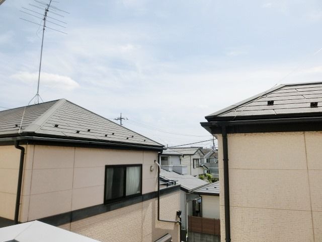 眺望　ルーフバルコニーに上がる階段からの景色です