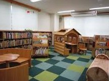 図書館　渋谷区立本町図書館（図書館）まで1054m