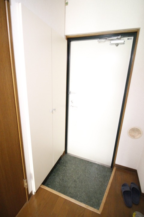 玄関　※他部屋写真使用
