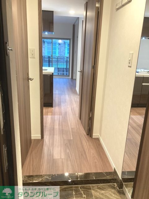 玄関　※写真は同タイプ住戸です。