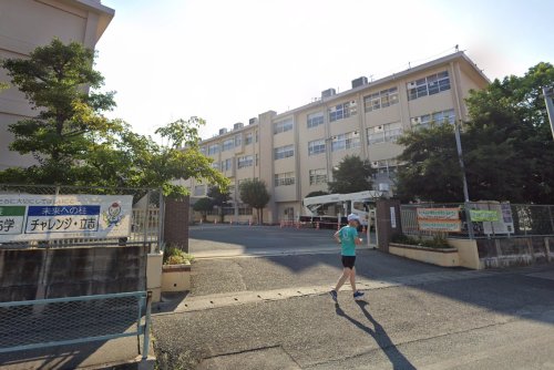 中学校　福岡市立三筑中学校（中学校）まで708m