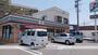 コンビニ　セブンイレブン博多諸岡店（コンビニ）まで303m