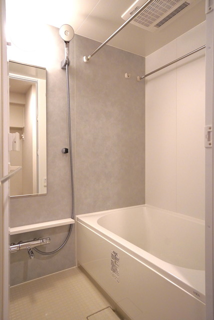 バス・シャワールーム　※写真は同タイプ住戸です。
