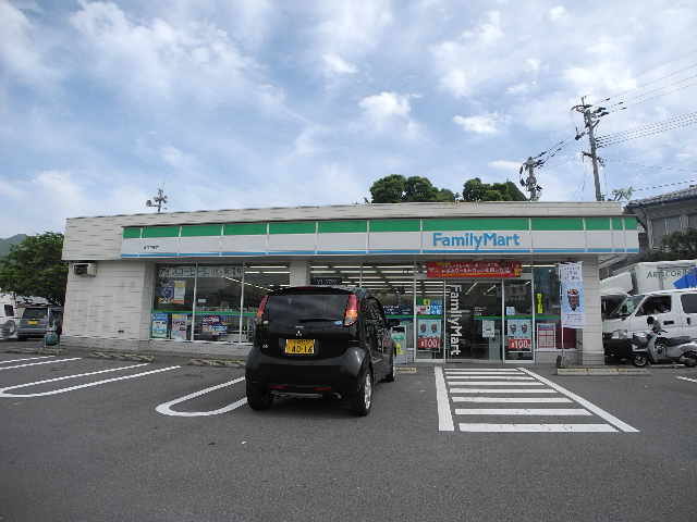 コンビニ　ファミリーマート 長与三根店（コンビニ）まで542m