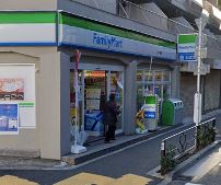 コンビニ　ファミリーマート 文京本郷店（コンビニ）まで70m