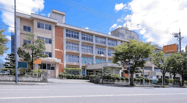 中学校　高岡市立芳野中学校（中学校）まで1641m