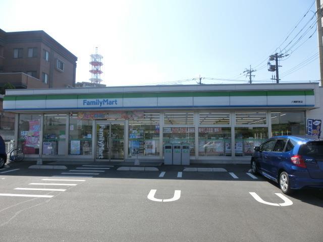 コンビニ　ファミリーマート／八幡駅東店（コンビニ）まで121m