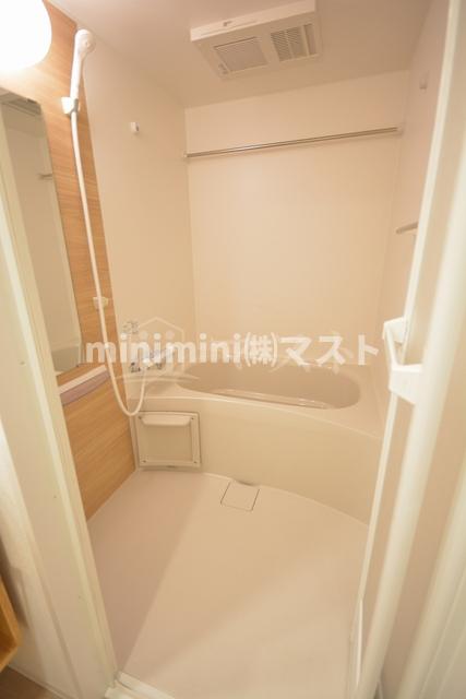 バス・シャワールーム　※お部屋によりカラーリングが異なります。