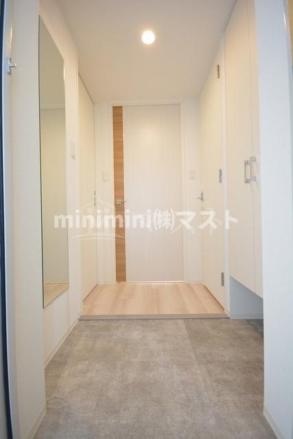 玄関　※お部屋によりカラーリングが異なります。