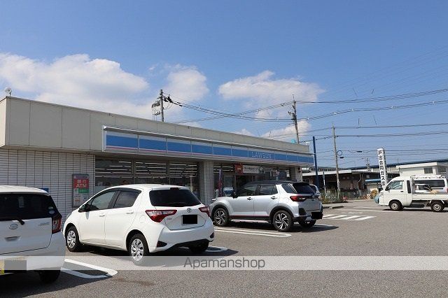 コンビニ　ローソン（コンビニ）まで680m