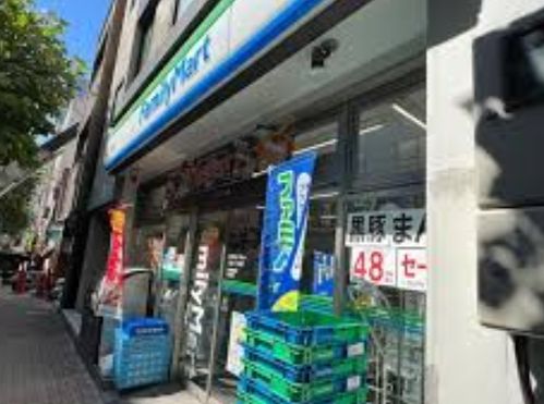 コンビニ　ファミリーマート入船一丁目店（コンビニ）まで174m