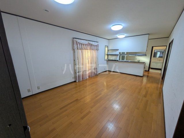 戸崎町榎ヶ坪貸家の居間写真