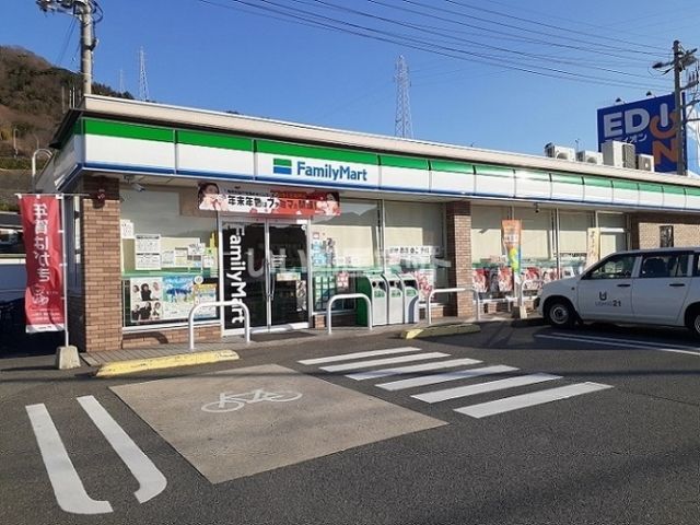 コンビニ　ファミリーマート 因島田熊店（コンビニ）まで2946m