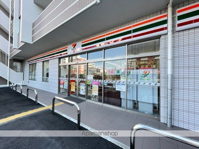 コンビニ　セブンイレブン（コンビニ）まで104m