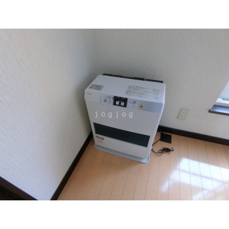 その他設備　冬はあったか石油ストーブです。