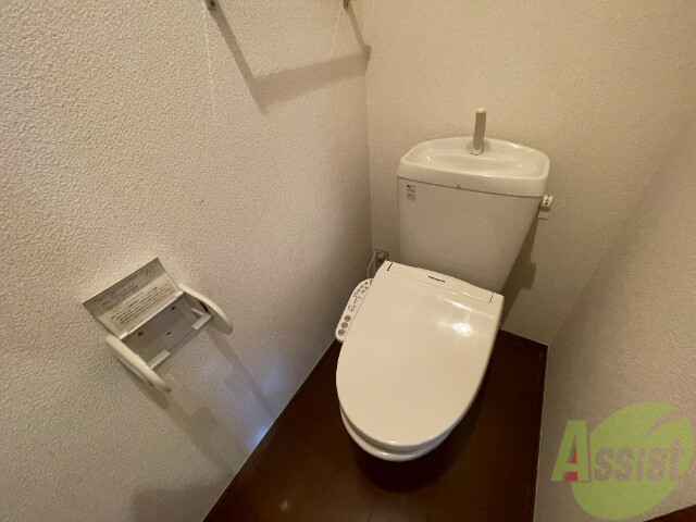トイレ　トイレはウォシュレット機能付きです。安心して使用できますね