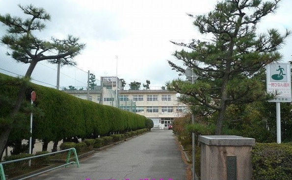 中学校　内野中学校（中学校）まで400m