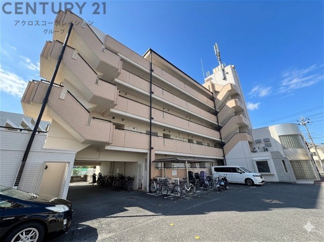 建物外観　敷地内駐車場あり
