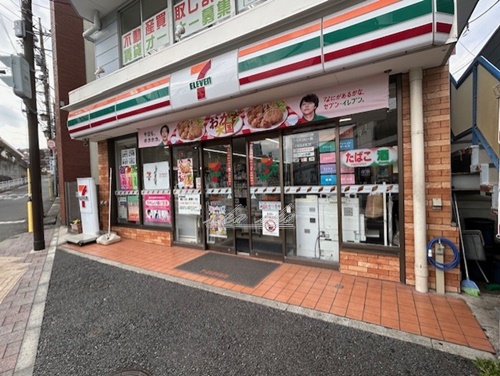 コンビニ　セブンイレブン 横浜山手駅前店（コンビニ）まで786m