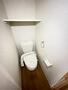 トイレ　人気アイテムの温水洗浄便座。清潔感のあるトイレです。