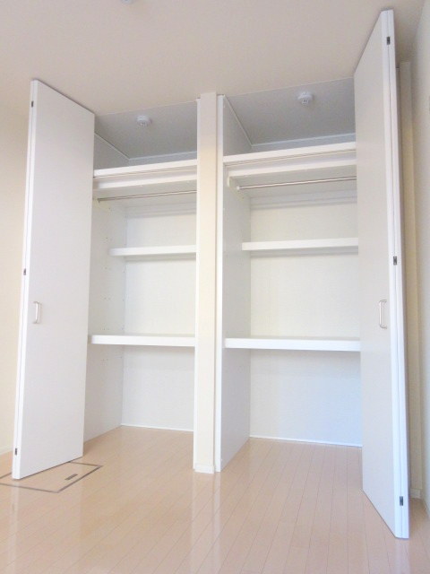 収納　壁一面収納できるクローゼット