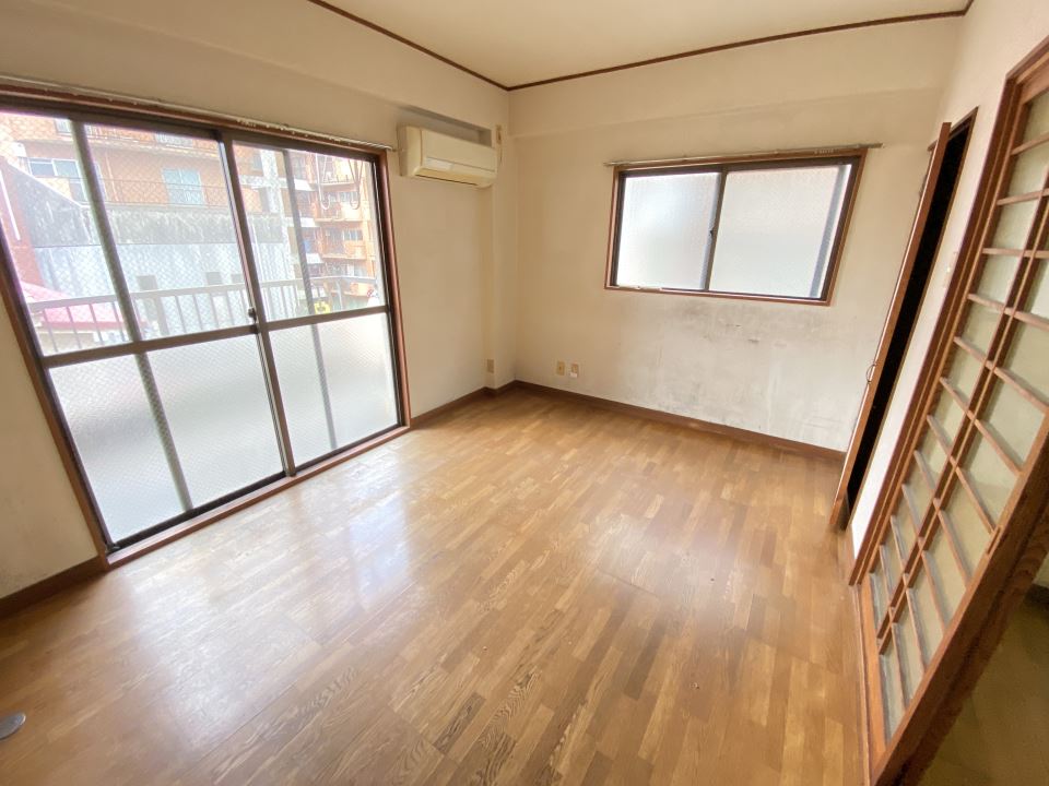 居室・リビング　家具を配置しやすいお部屋です