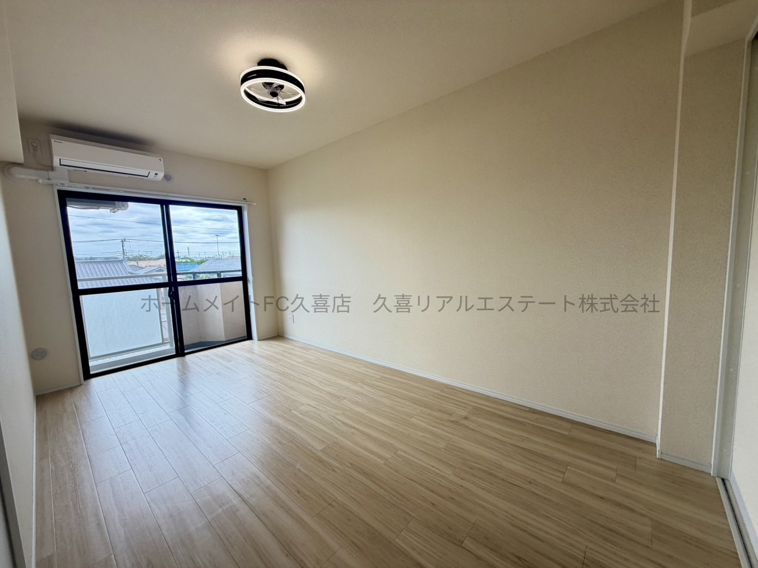 ペアシティ久喜弐番館の居間写真