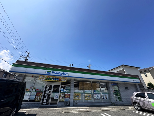 コンビニ　ファミリーマート岸和田上町店（コンビニ）まで323m