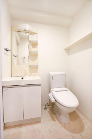 京王線 明大前駅 徒歩5分 10階建 築15年のトイレ写真
