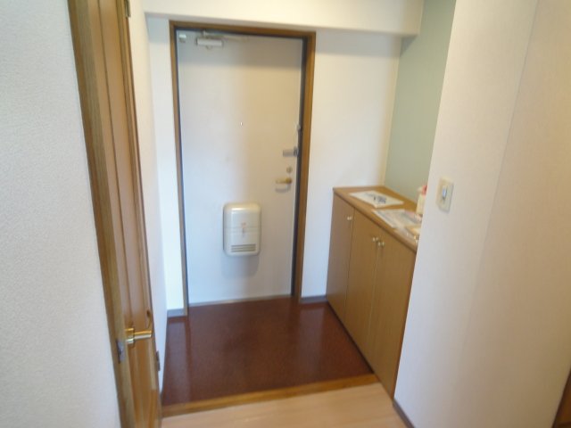 玄関　同物件別号室のものです。