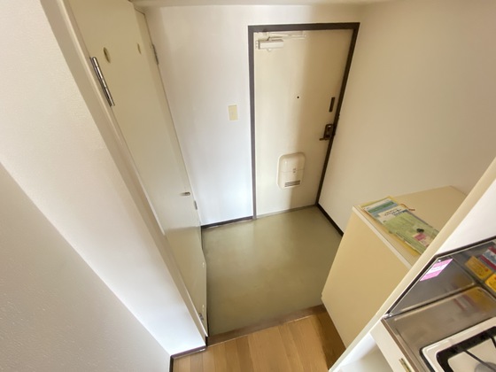 玄関　※別号室の写真です