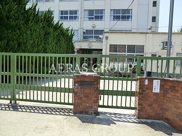 中学校　足立区立花畑北中学校（中学校）まで822m