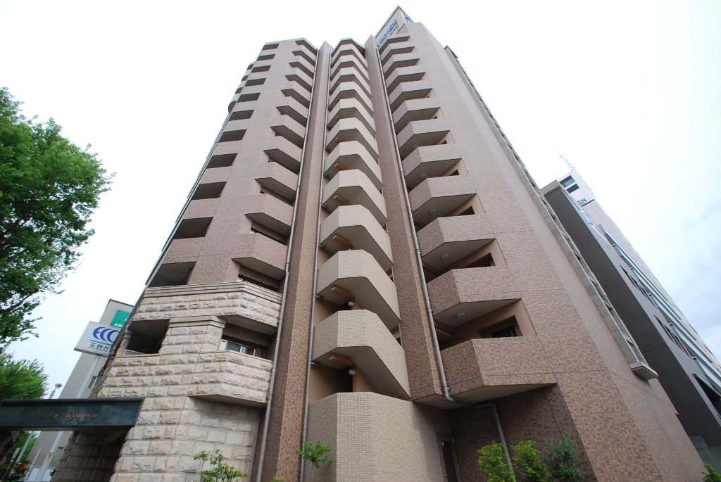 プレサンス名古屋城前の外観写真