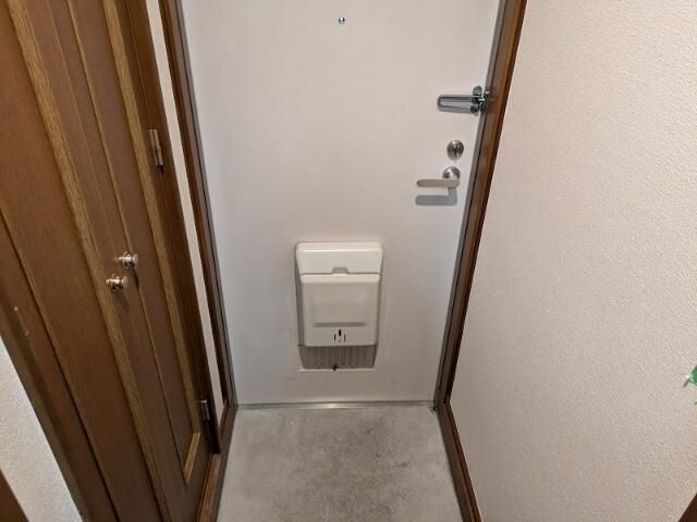 東急東横線 学芸大学駅 徒歩6分 2階建 築28年の玄関写真